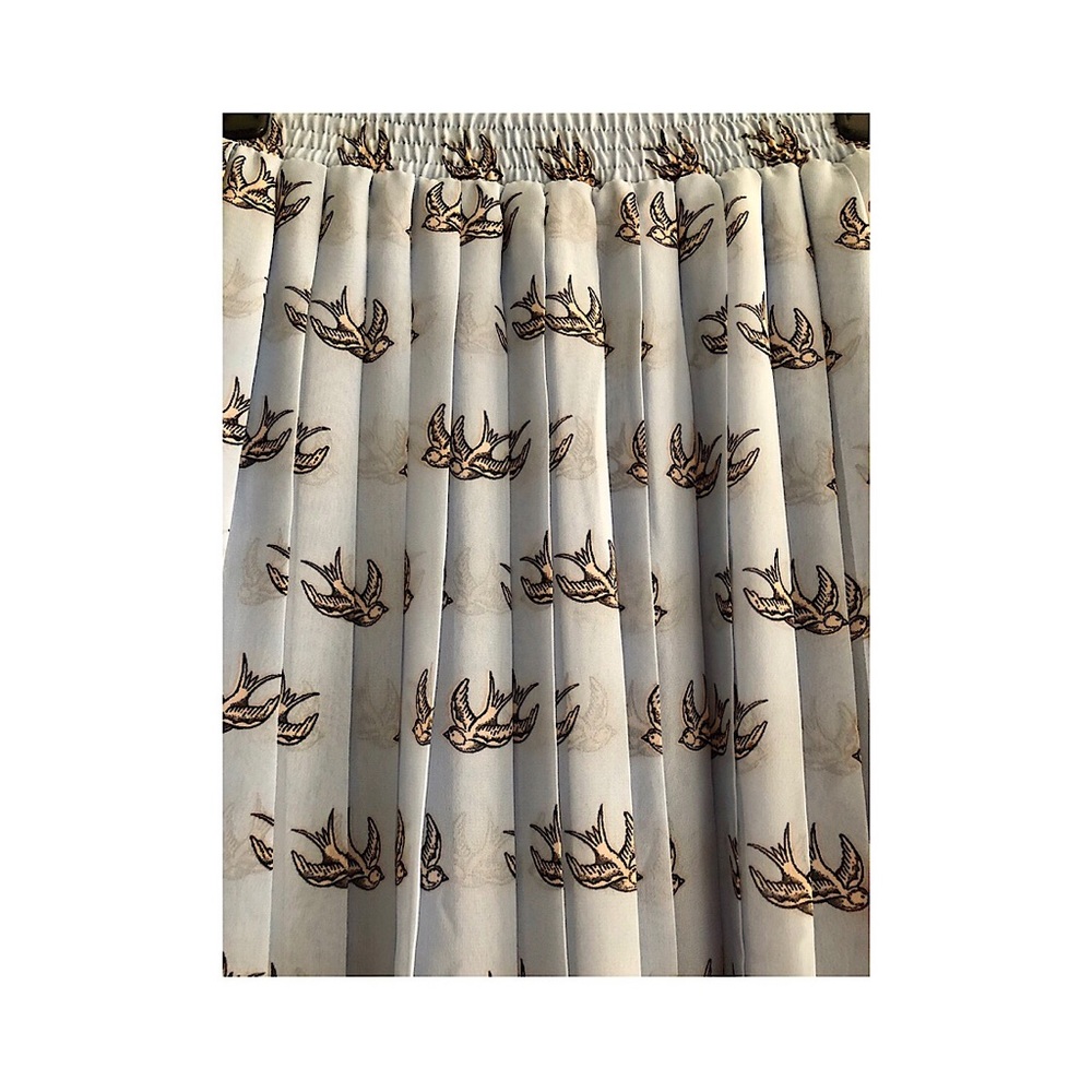 Forever 21 pleated hi-lo bird skirt-Sz-L - Picture 2 of 2